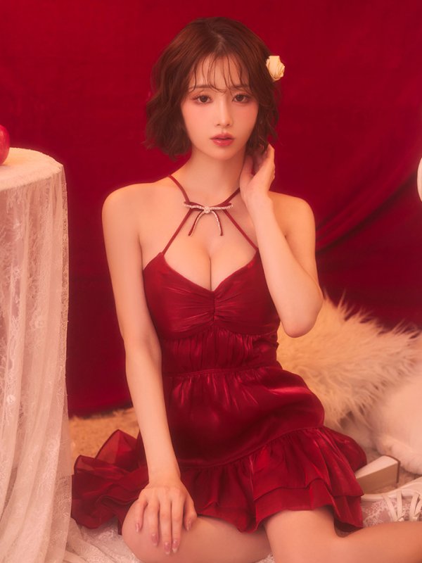 レッド　モデル：天海りこ　身長：156cm　着用サイズ：Sサイズ