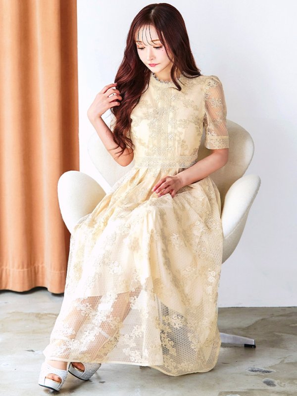 ベージュ モデル:真優川咲 身長:158cm 着用サイズ:8号(Sサイズ)
