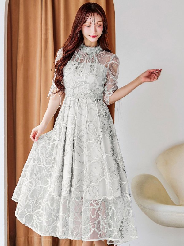 ライトグレー モデル：真優川咲　身長：158cm　着用サイズ：8号(Sサイズ)