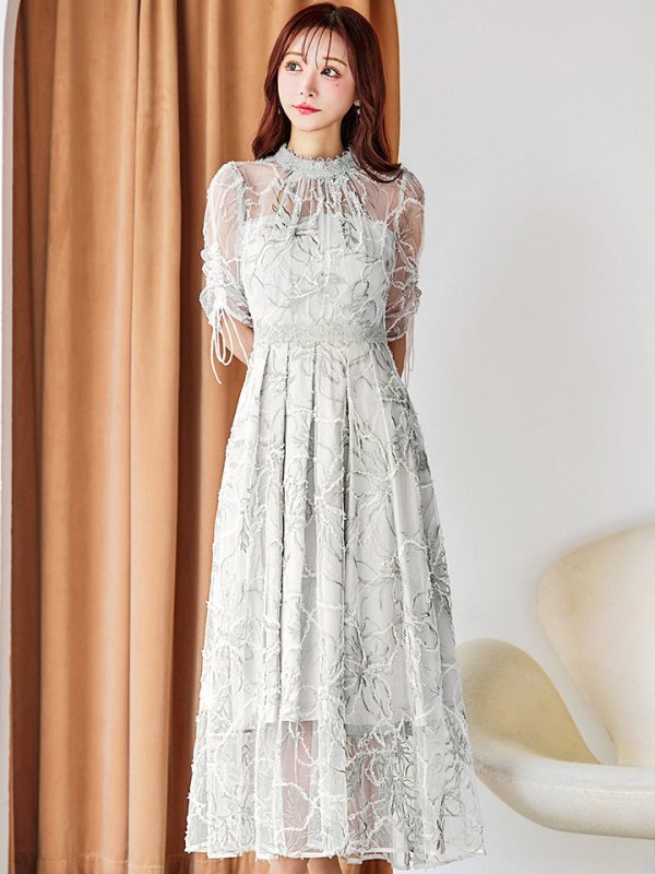 ライトグレー モデル：真優川咲　身長：158cm　着用サイズ：8号(Sサイズ)