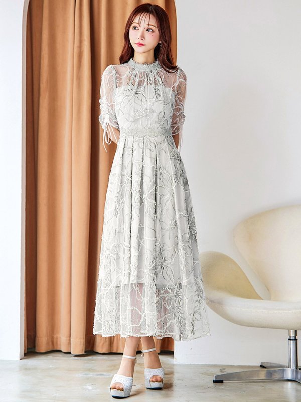 ライトグレー モデル：真優川咲　身長：158cm　着用サイズ：8号(Sサイズ)