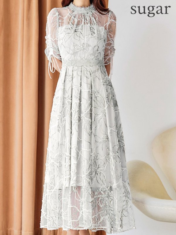 ライトグレー モデル：真優川咲　身長：158cm　着用サイズ：8号(Sサイズ)