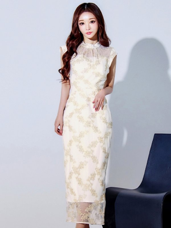 アイボリー　モデル：真優川咲　身長：158cm　着用サイズ：8号(Sサイズ)