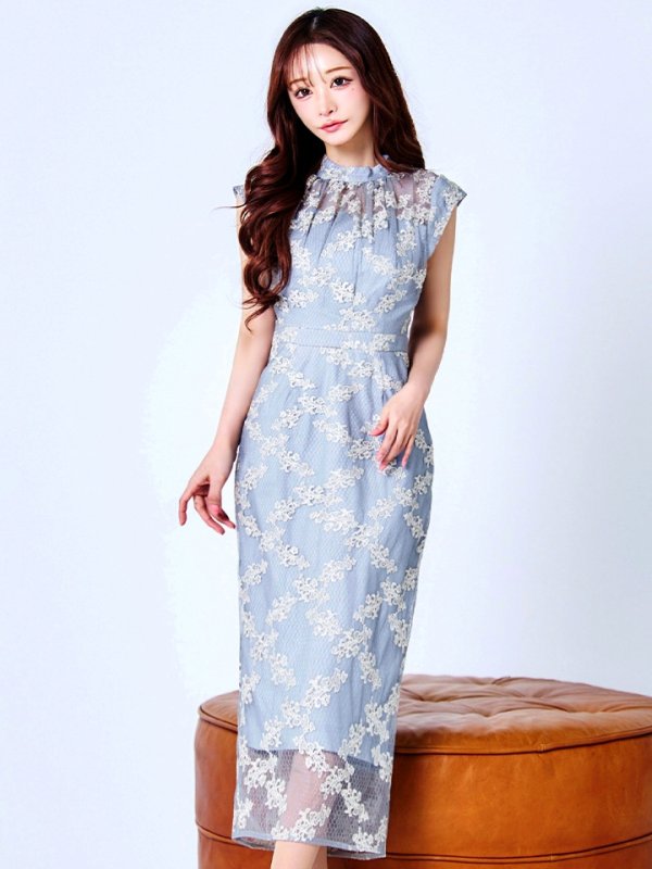 スモーキーブルー　モデル：真優川咲　身長：158cm　着用サイズ：8号(Sサイズ)