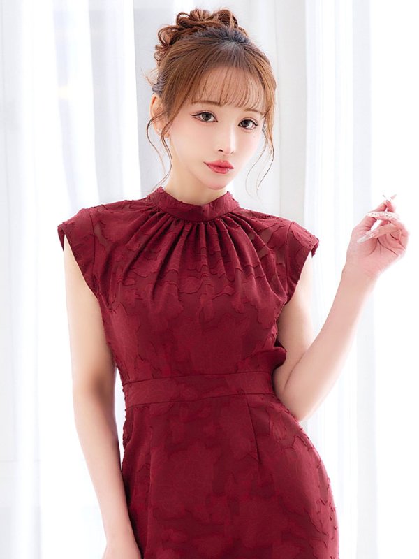 ワイン モデル：真優川咲　身長：158cm　着用サイズ：8号(Sサイズ)