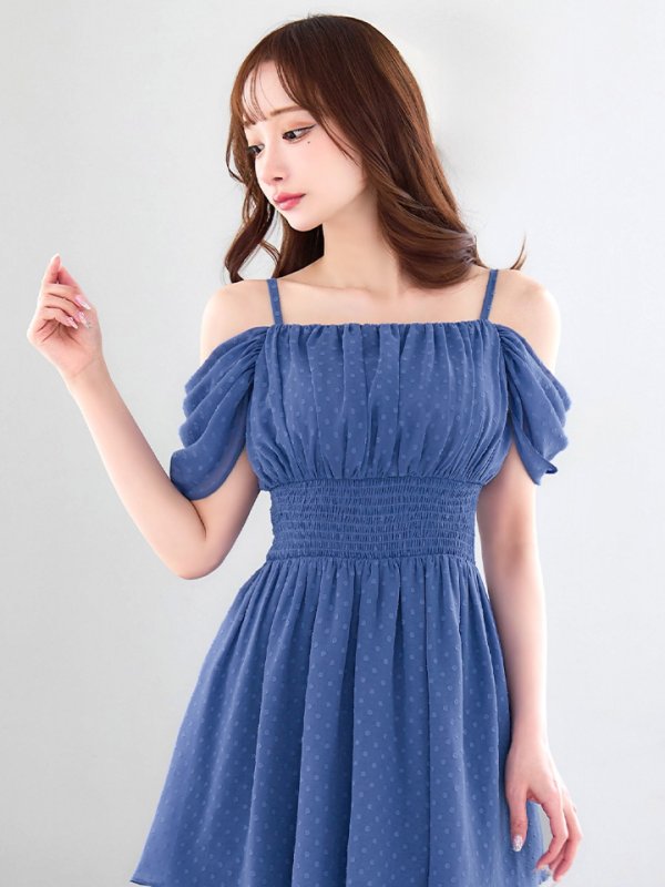 ブルー　モデル：真優川咲　身長：158cm　着用サイズ：8号(Sサイズ)