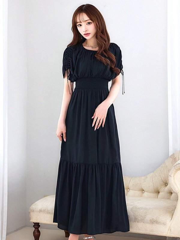 ブラック　モデル：真優川咲　身長：158cm　着用サイズ：8号(Sサイズ)