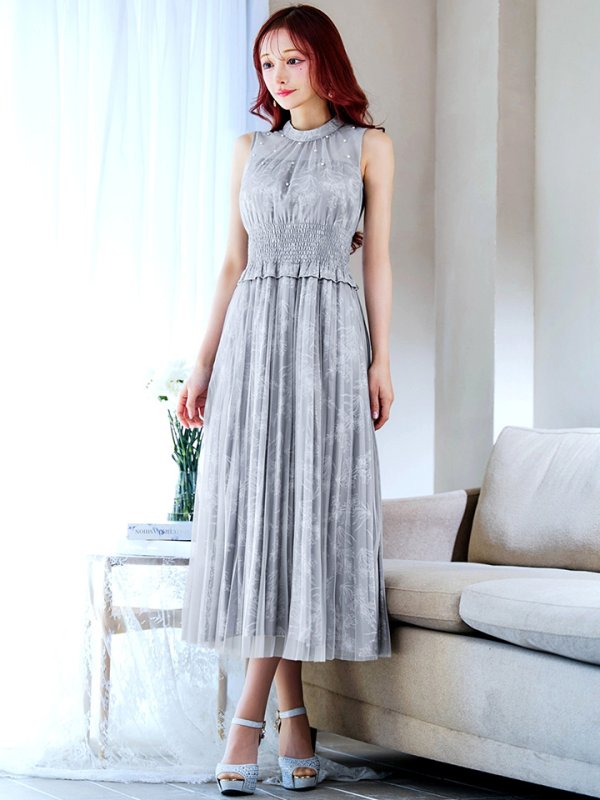 ラベンダーグレー モデル:真優川咲 身長:158cm 着用サイズ:8号(Sサイズ)