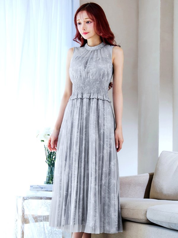 ラベンダーグレー モデル:真優川咲 身長:158cm 着用サイズ:8号(Sサイズ)