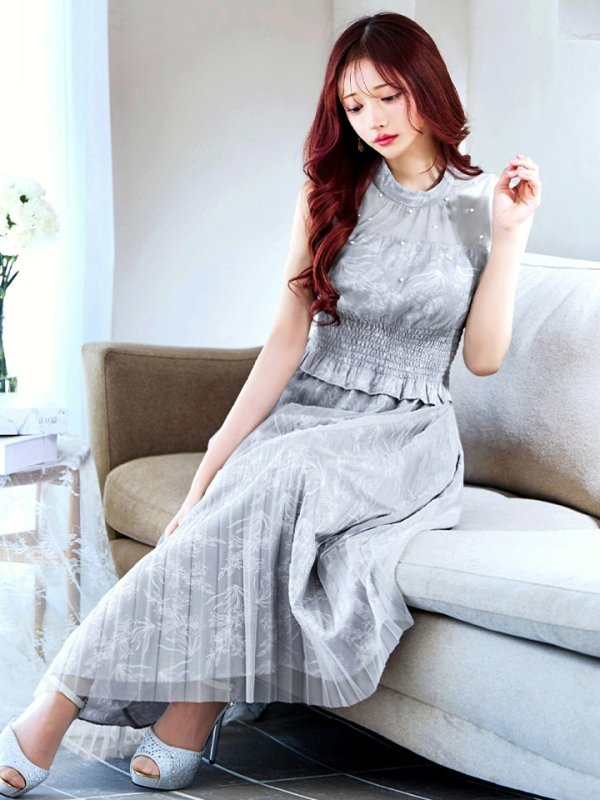 ラベンダーグレー モデル:真優川咲 身長:158cm 着用サイズ:8号(Sサイズ)