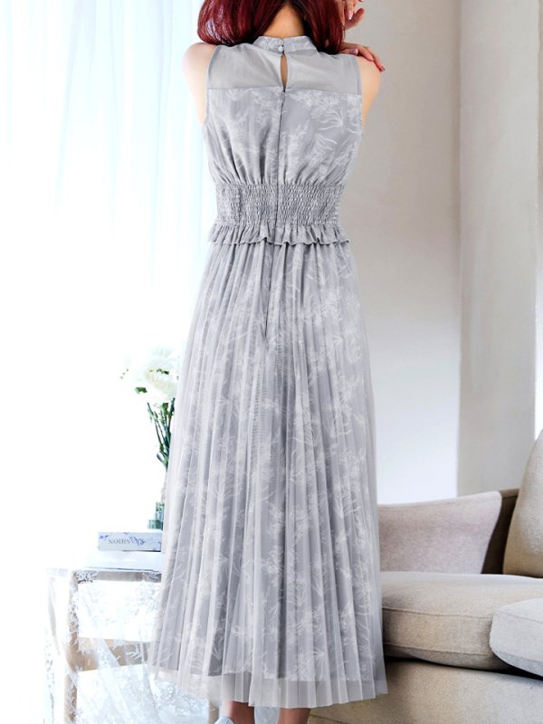 ラベンダーグレー モデル:真優川咲 身長:158cm 着用サイズ:8号(Sサイズ)