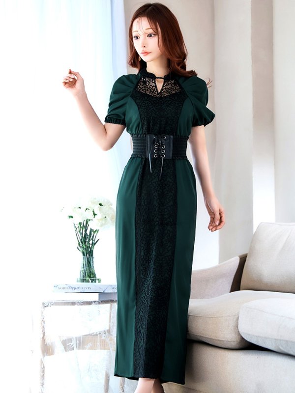 ダークグリーン モデル:真優川咲 身長:158cm 着用サイズ:8号(Sサイズ)