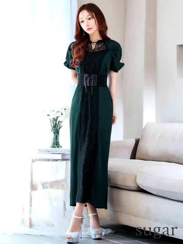 ダークグリーン モデル:真優川咲 身長:158cm 着用サイズ:8号(Sサイズ)