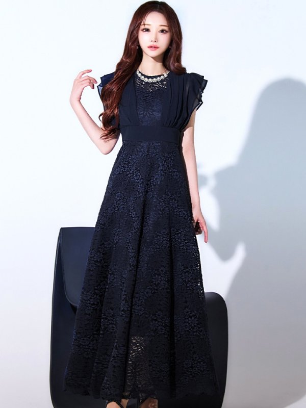 ネイビー　モデル：真優川咲　身長：158cm　着用サイズ：8号(Sサイズ)