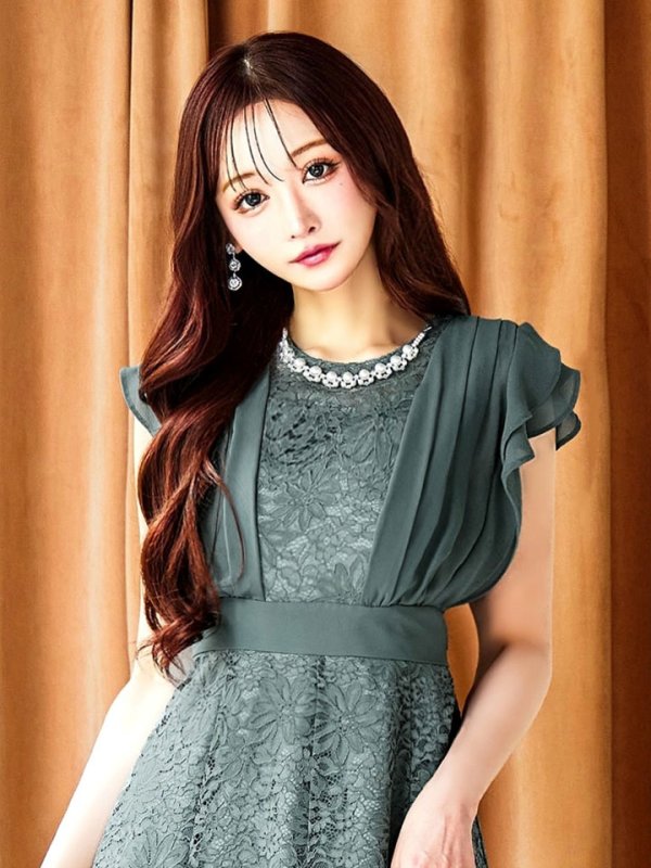 ダスティーグリーン モデル：真優川咲　身長：158cm　着用サイズ：8号(Sサイズ)