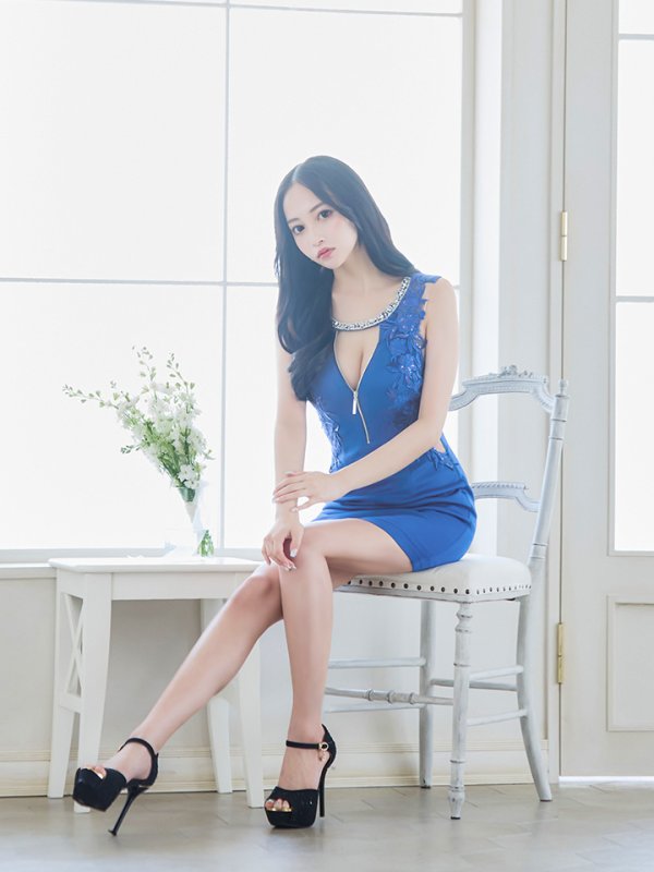 画像2: XSサイズあり【Glossy/グロッシー】フロントジップ/ フラワーモチーフ/ レース/ ネックビジュー/ サイドシアー/ タイト/ ミニドレス/ キャバドレス[OF2]