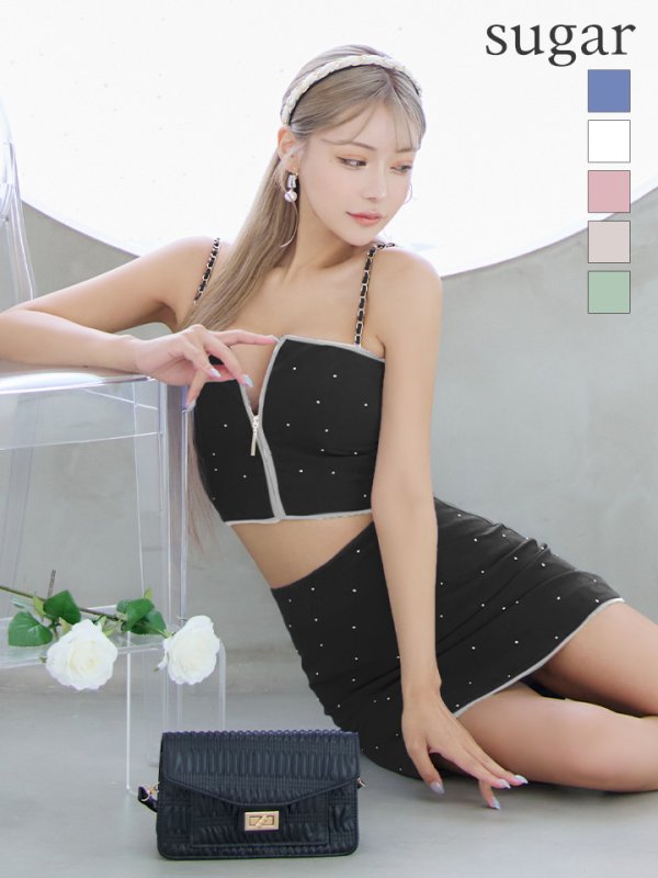 ブラック モデル：如月れい　身長：156cm　着用サイズ：Sサイズ