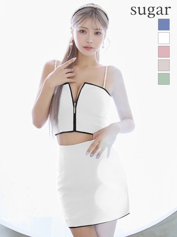 ホワイト モデル：如月れい　身長：156cm　着用サイズ：Sサイズ
