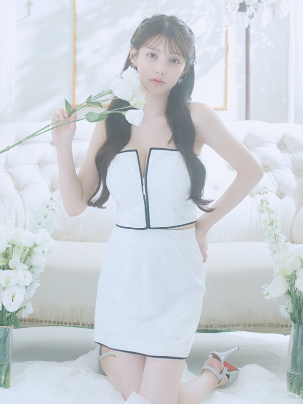 ホワイト モデル:ももか 身長:156cm 着用サイズ:Sサイズ