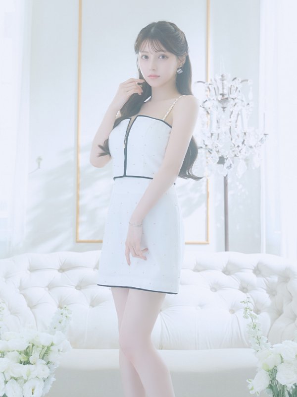 ホワイト モデル:ももか 身長:156cm 着用サイズ:Sサイズ