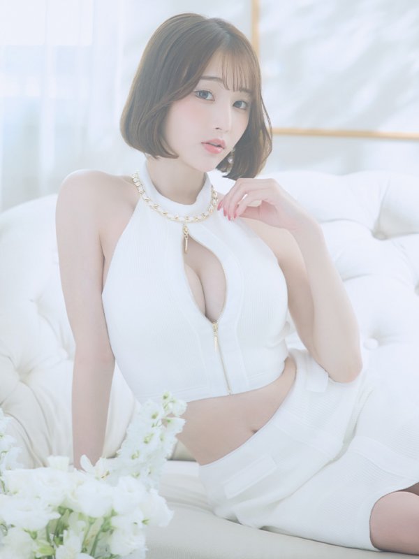 ホワイト モデル:天海りこ 身長:156cm 着用サイズ:Sサイズ