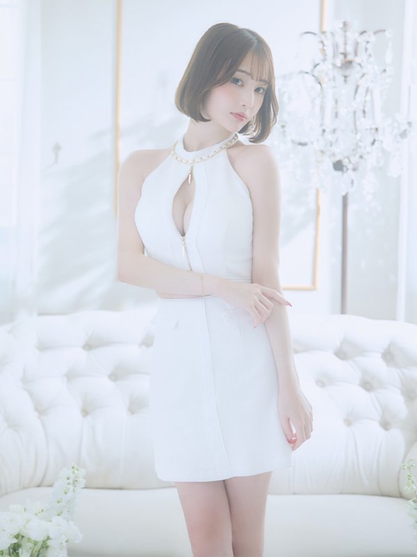 ホワイト モデル:天海りこ 身長:156cm 着用サイズ:Sサイズ