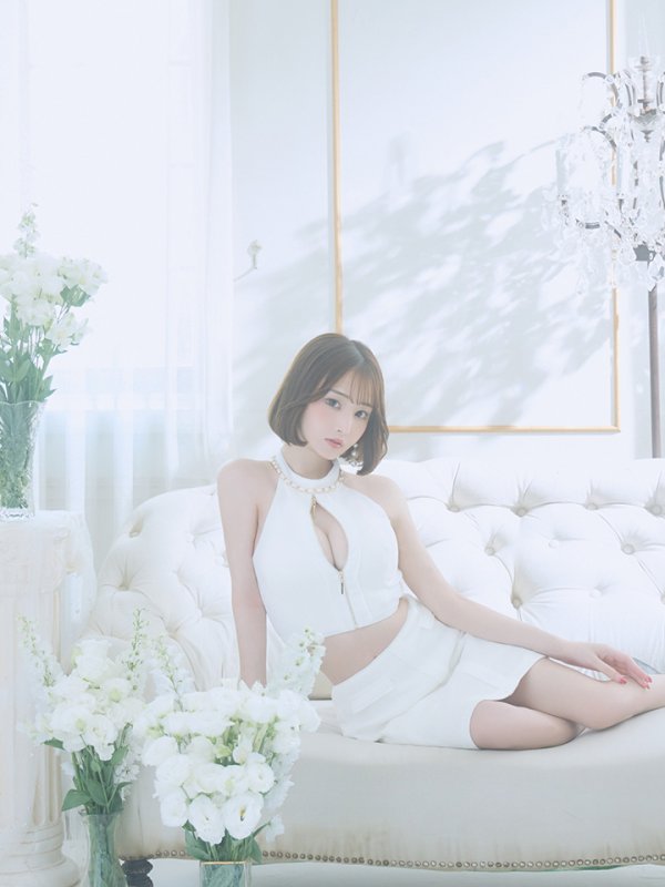 ホワイト モデル:天海りこ 身長:156cm 着用サイズ:Sサイズ