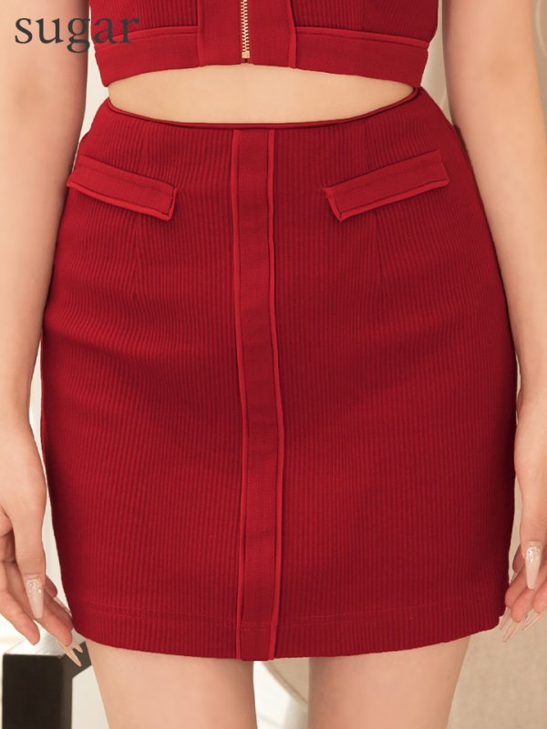 ラグジュアリーレッド モデル：カルア　身長：156cm　着用サイズ：Sサイズ