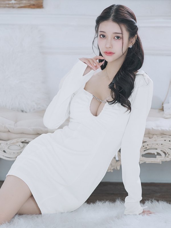 画像17: XSサイズあり【Glossy/グロッシー】ロングスリーブ/ スクエアカット/ バックリボン/ タイト/ ミニドレス/ キャバドレス[OF08]