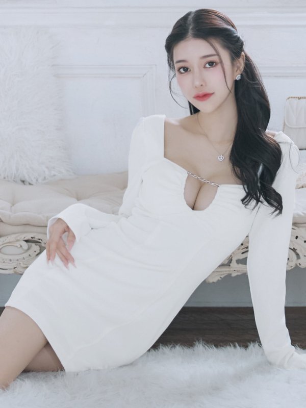 画像18: XSサイズあり【Glossy/グロッシー】ロングスリーブ/ スクエアカット/ バックリボン/ タイト/ ミニドレス/ キャバドレス[OF08]