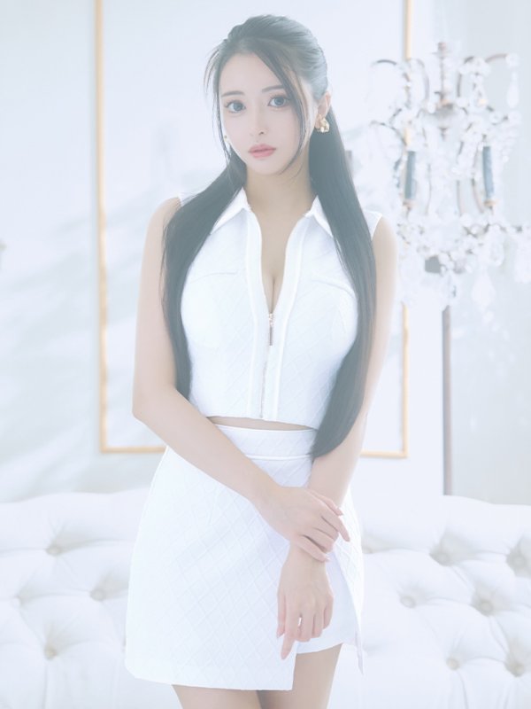 ホワイト モデル:まおちゃる 身長:158cm 着用サイズ:Sサイズ