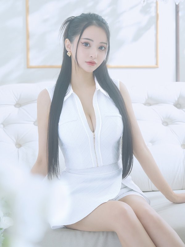 ホワイト モデル:まおちゃる 身長:158cm 着用サイズ:Sサイズ