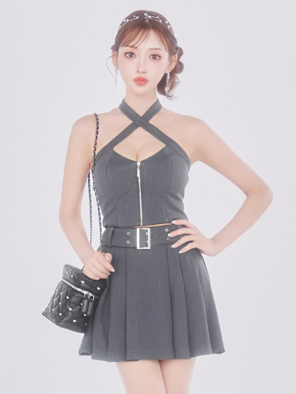 グレー モデル:明日花キララ 身長:162cm 着用サイズ:Sサイズ