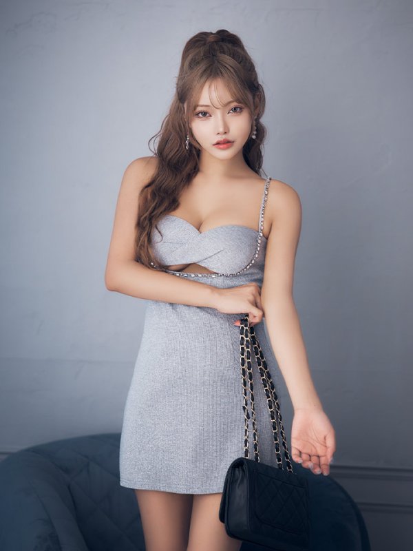 グレー モデル:如月れい 身長:156cm 着用サイズ:Sサイズ