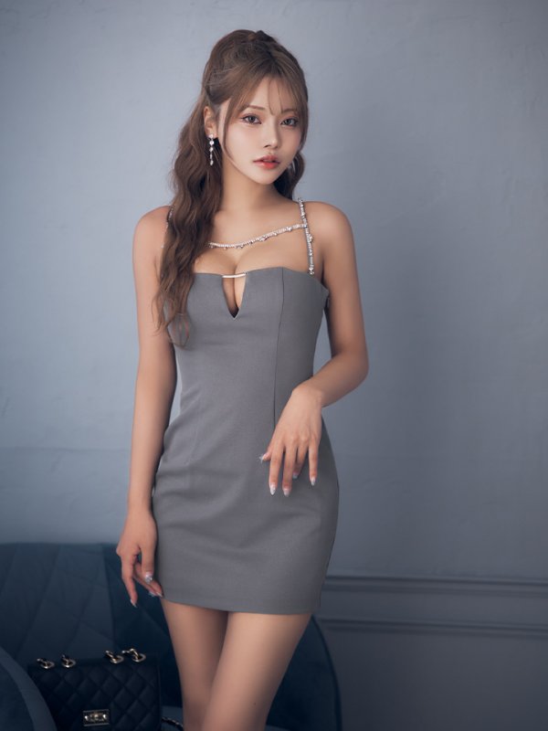 グレー モデル:如月れい 身長:156cm 着用サイズ:Sサイズ