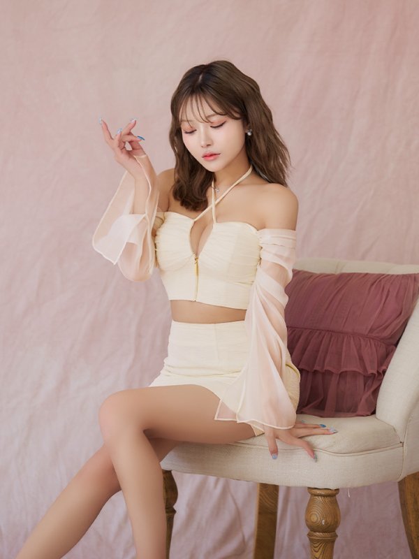 アイボリー モデル:如月れい 身長:156cm 着用サイズ:Sサイズ