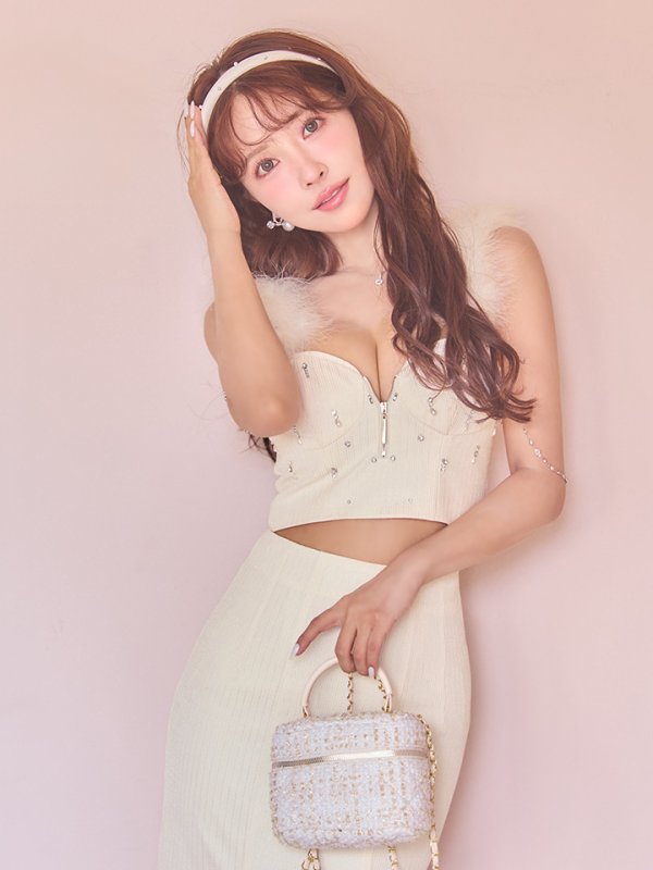 アイボリー モデル：三上悠亜　身長：159cm　着用サイズ：Sサイズ