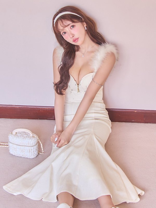 アイボリー モデル：三上悠亜　身長：159cm　着用サイズ：Sサイズ