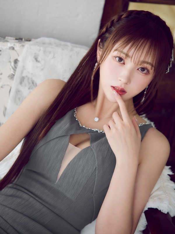 グレー モデル:橋本甜歌(てんちむ) 身長:163cm 着用サイズ:Sサイズ