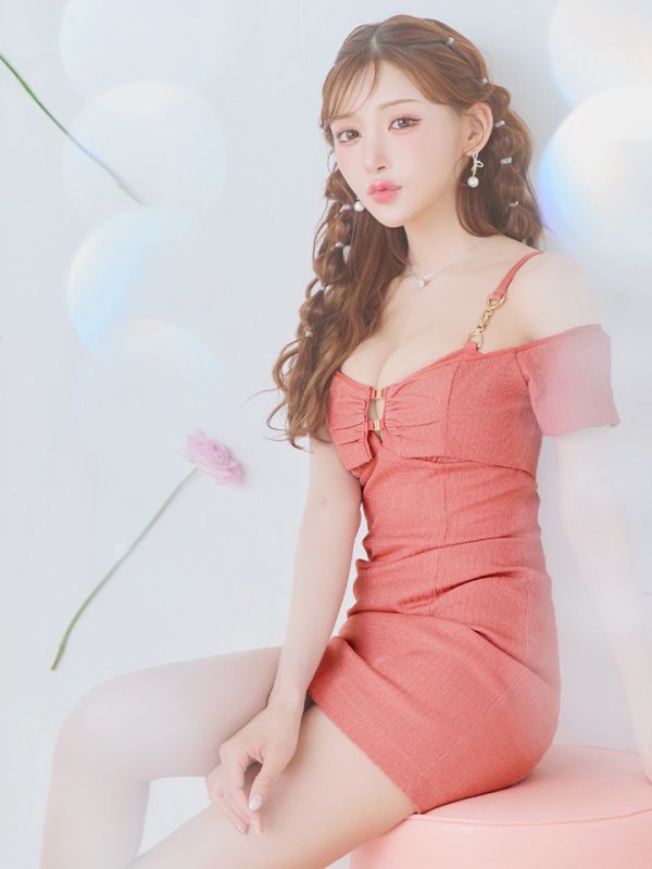 ピンク モデル:明日花キララ 身長:162cm 着用サイズ:Sサイズ