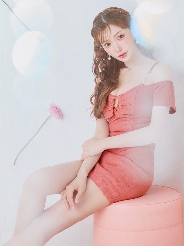 ピンク モデル:明日花キララ 身長:162cm 着用サイズ:Sサイズ