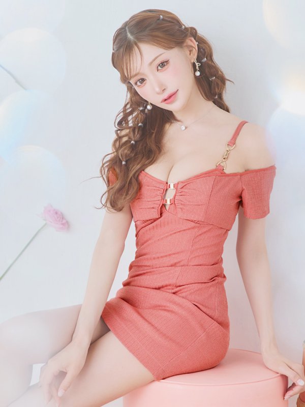 ピンク モデル:明日花キララ 身長:162cm 着用サイズ:Sサイズ