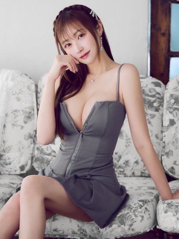 グレー モデル：橋本甜歌(てんちむ)　身長：163cm　着用サイズ：Sサイズ