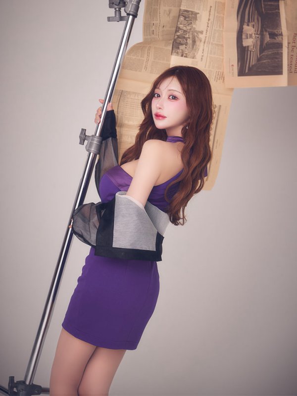 ロイヤルパープル　モデル：明日花キララ　身長：162cm 着用サイズ：Sサイズ