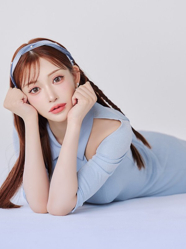 ブルー　モデル：明日花キララ　身長162cm　着用サイズ：Sサイズ