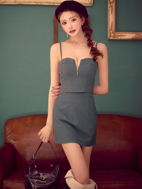 グレー モデル：明日花キララ　身長162cm　着用サイズ：Sサイズ