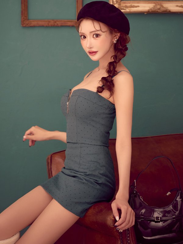 グレー モデル：明日花キララ　身長162cm　着用サイズ：Sサイズ