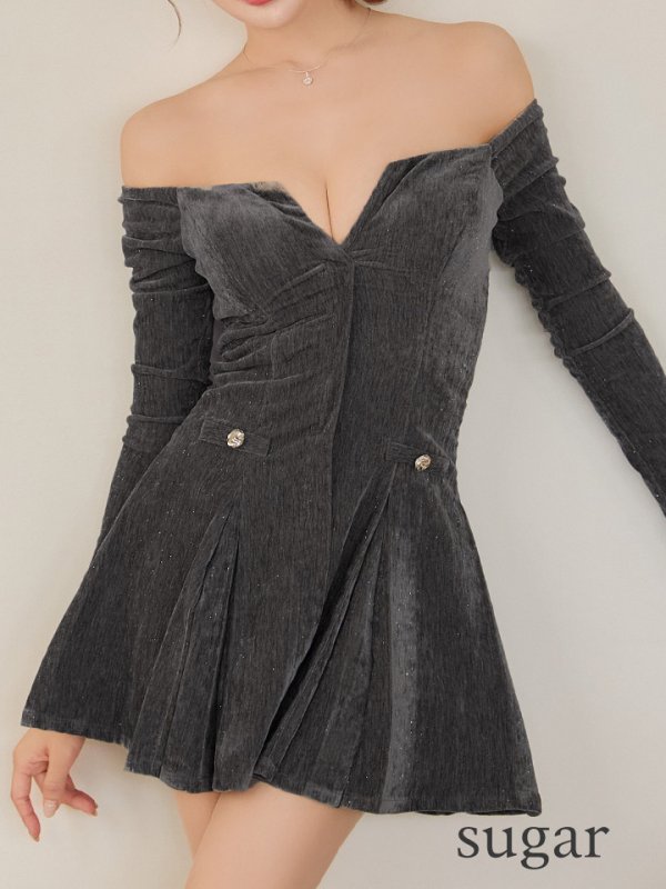 グレー　モデル：明日花キララ　身長162cm　着用サイズ：Sサイズ