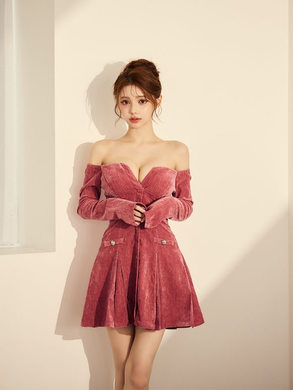 ピンク モデル：ももか　身長：156cm　着用サイズ：Sサイズ