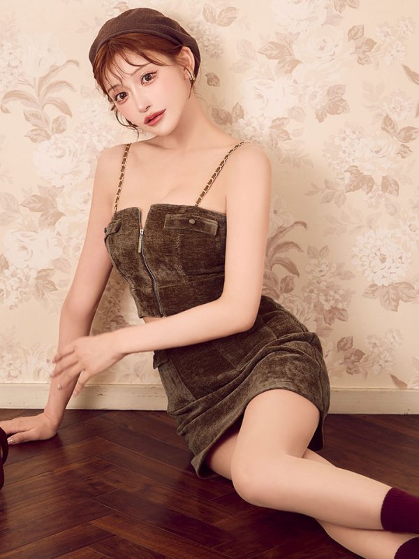 ブラウン モデル：明日花キララ　身長：162cm サイズ：Sサイズ